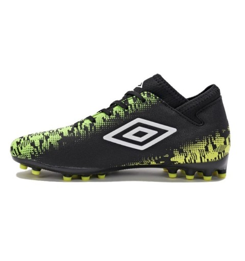 botas césped artificial umbro