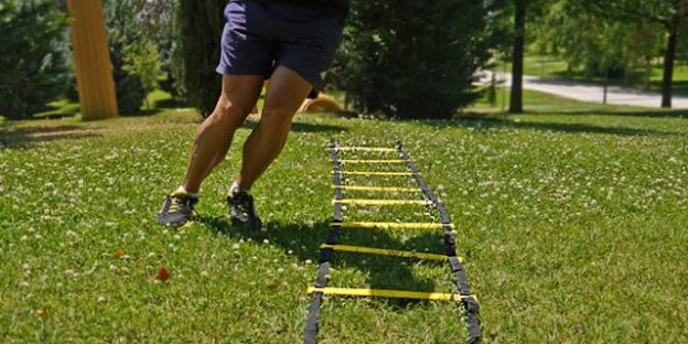 Entrenando con escalera de agilidad