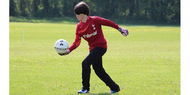 joven portero de fútbol